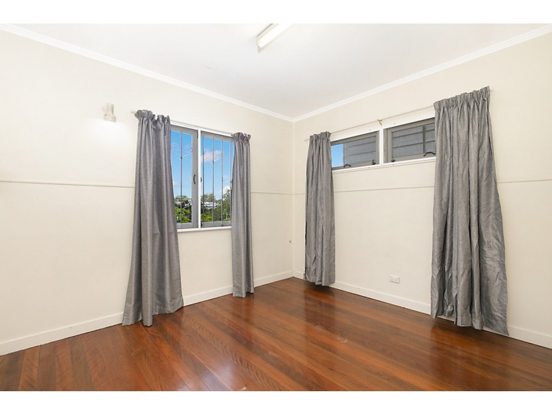 146 Sterculia Avenue, Holland Park QLD 4121