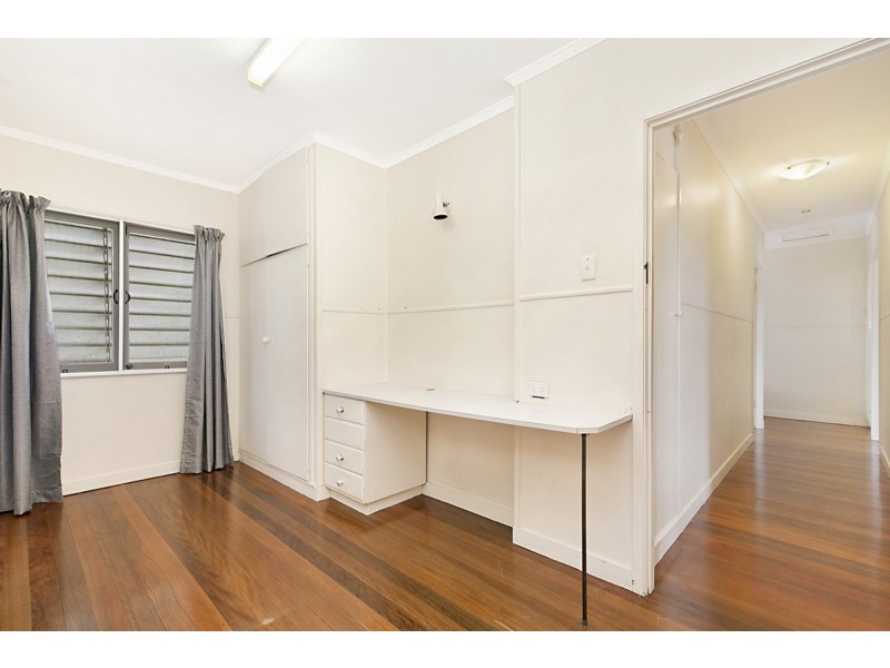 146 Sterculia Avenue, Holland Park QLD 4121