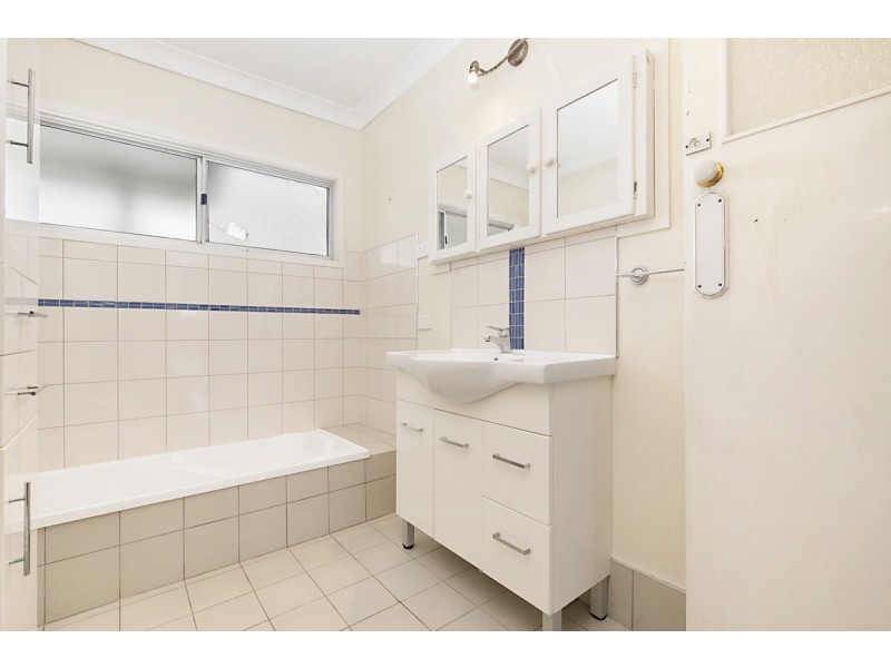 146 Sterculia Avenue, Holland Park QLD 4121