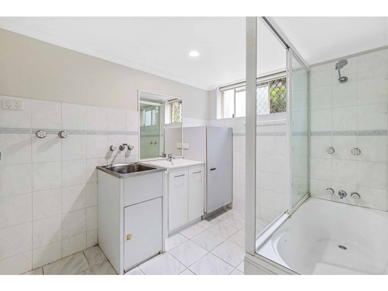 2/98 Pembroke Road, Coorparoo QLD 4151