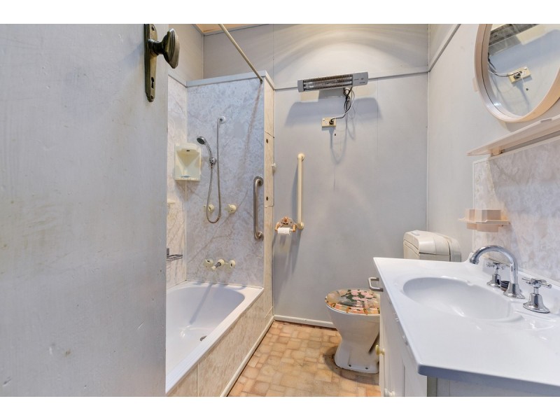 15 Cape Street, Holland Park QLD 4121