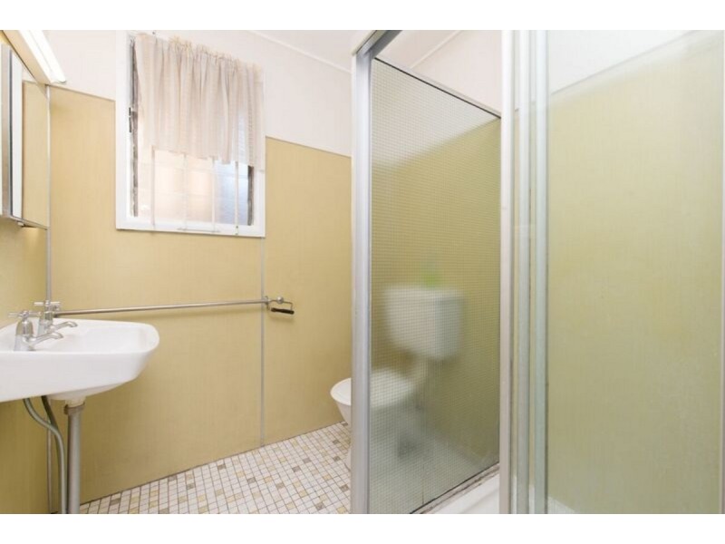 2/32 Barnes Avenue, Coorparoo QLD 4151