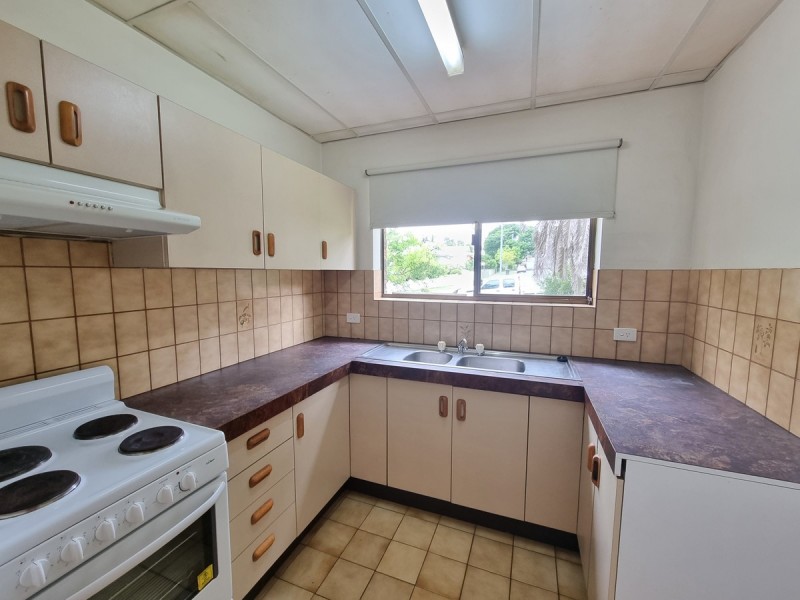 2/18 Rolle Street, Holland Park QLD 4121