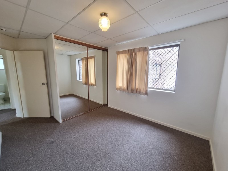 2/18 Rolle Street, Holland Park QLD 4121