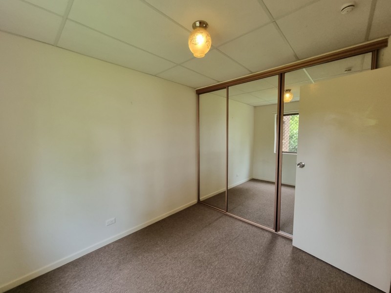 2/18 Rolle Street, Holland Park QLD 4121