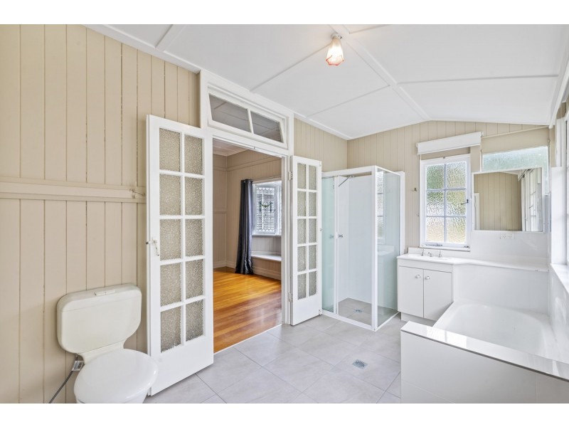 331 Cavendish Road, Coorparoo QLD 4151