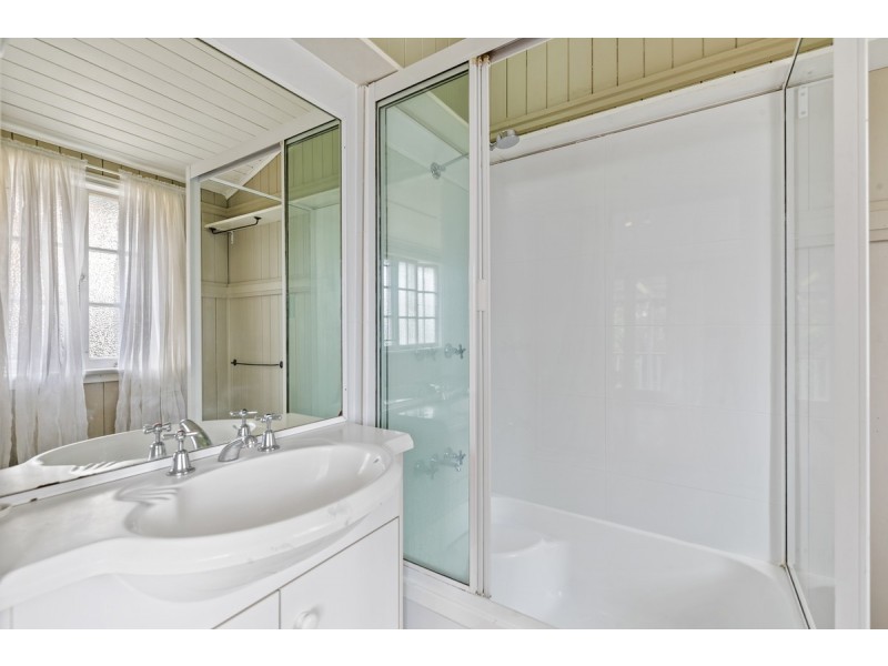 331 Cavendish Road, Coorparoo QLD 4151