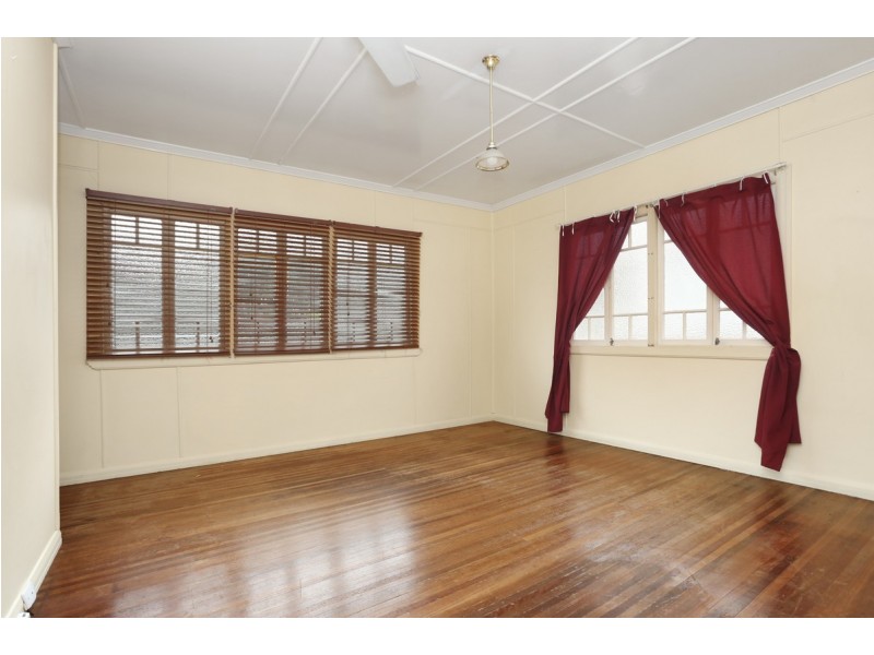 17 Lewis Street, Camp Hill QLD 4152