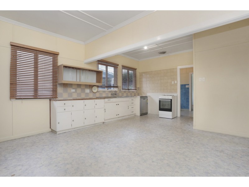 17 Lewis Street, Camp Hill QLD 4152