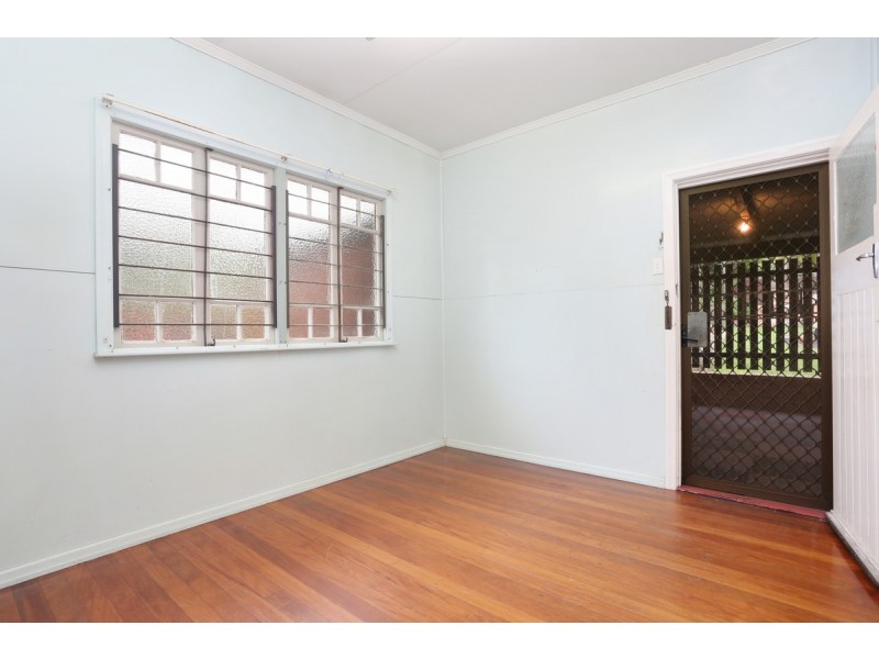 17 Lewis Street, Camp Hill QLD 4152