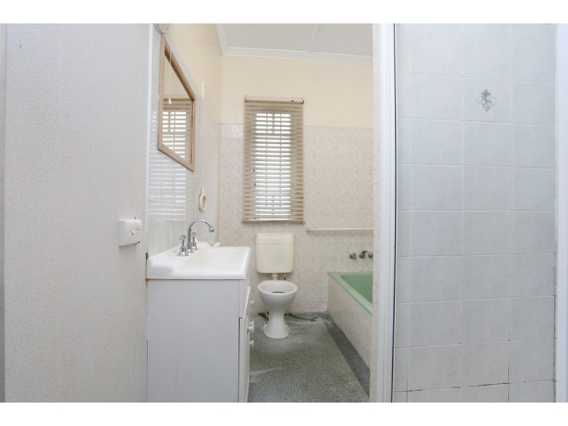 17 Lewis Street, Camp Hill QLD 4152