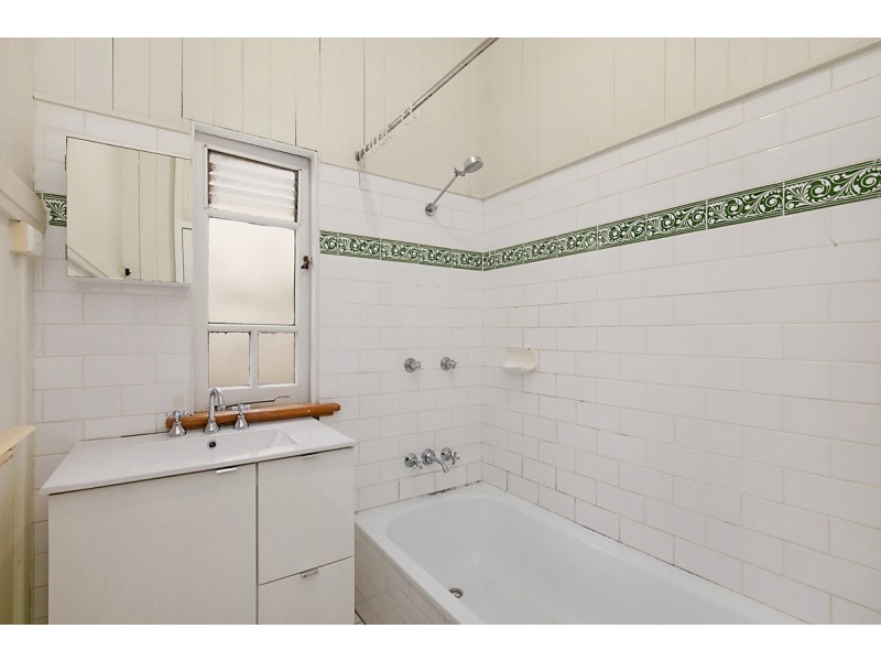 34 Cedar Street, Greenslopes QLD 4120