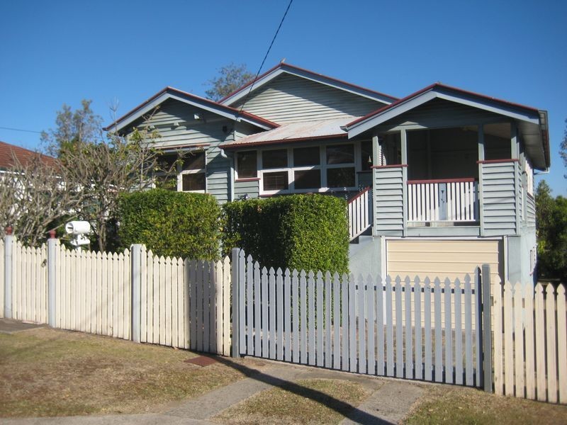 55 Real Avenue, Norman Park QLD 4170