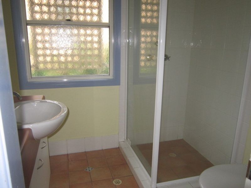 17 Longfellow Street, Norman Park QLD 4170