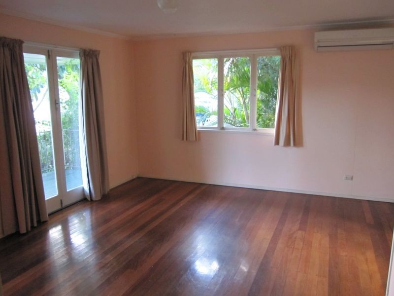 12 Nealdon Street, Holland Park QLD 4121