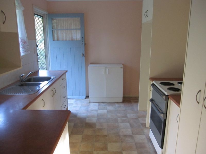 12 Nealdon Street, Holland Park QLD 4121