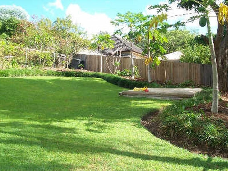 28 Barradine Street, Greenslopes QLD 4120