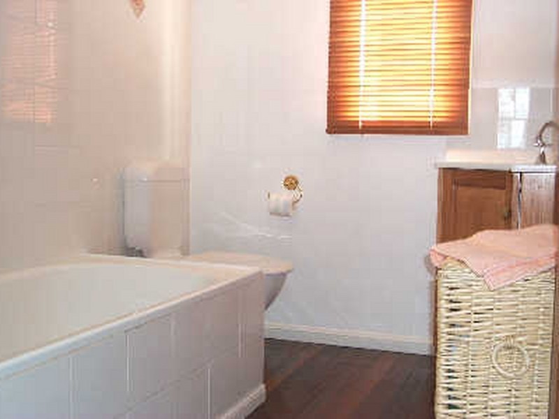 28 Barradine Street, Greenslopes QLD 4120