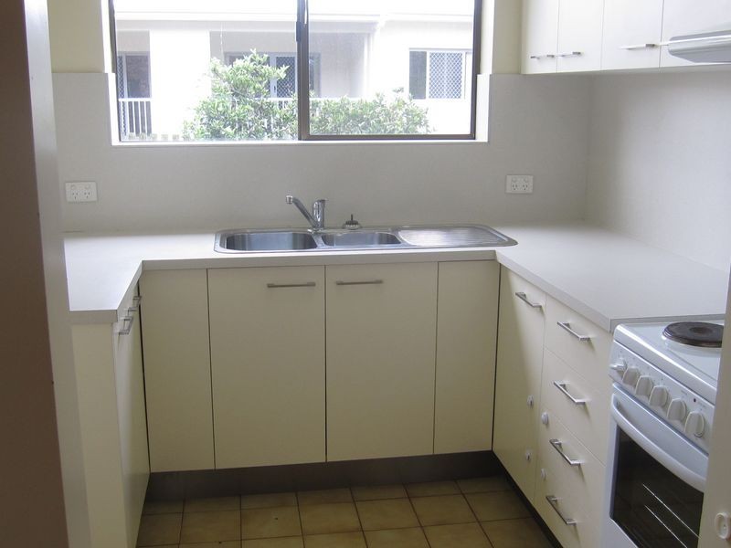 4/18 Rolle Street, Holland Park QLD 4121