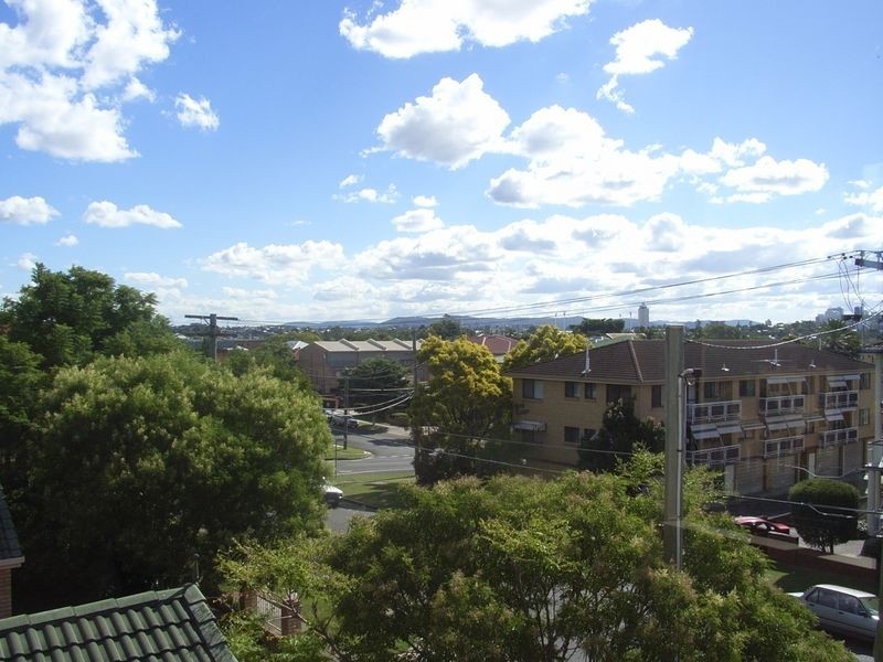 4/11 Weston Street, Coorparoo QLD 4151