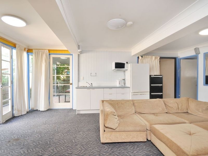 27 Primmer Street, Coorparoo QLD 4151