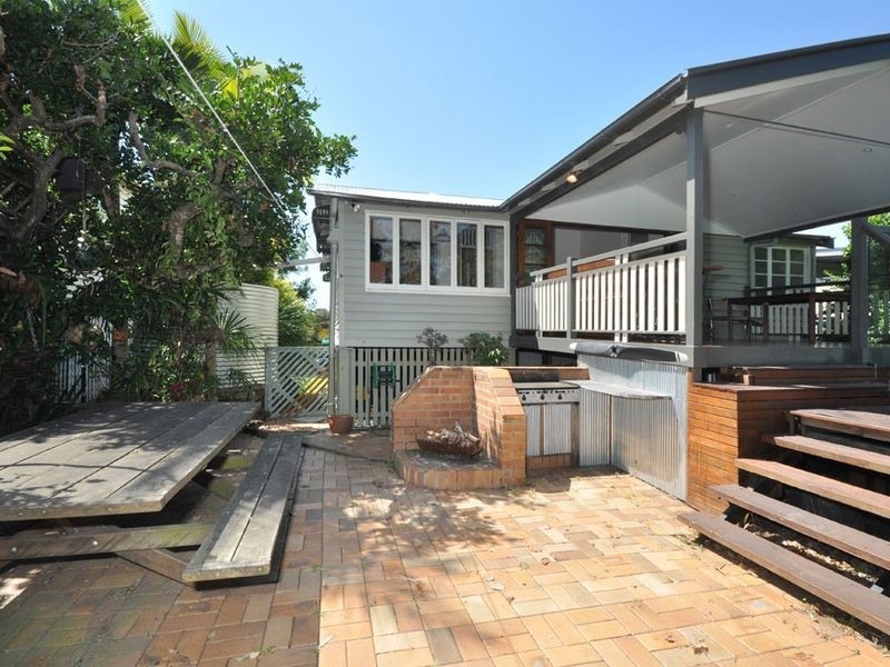 27 Primmer Street, Coorparoo QLD 4151