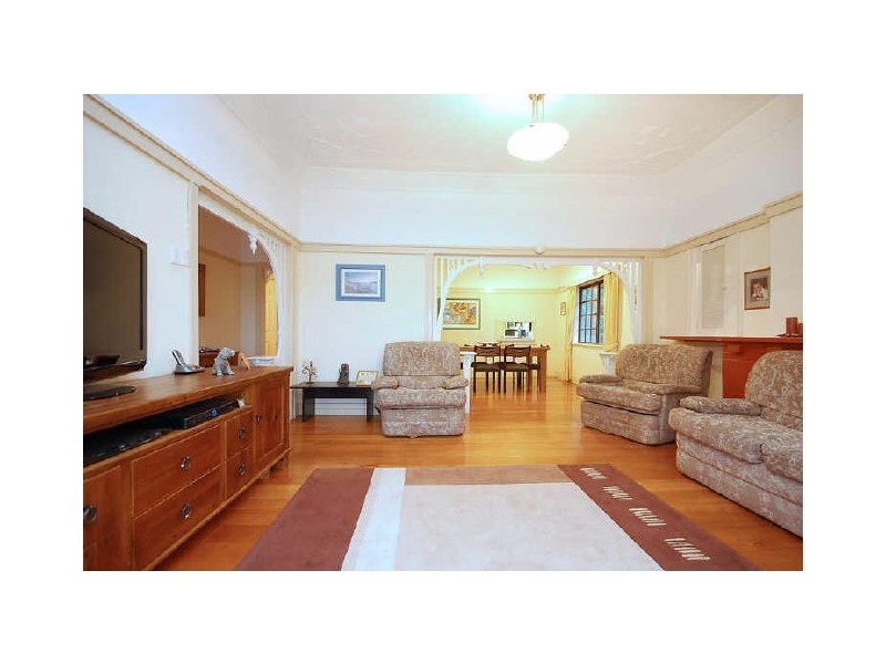 23 Thomson Street, Greenslopes QLD 4120