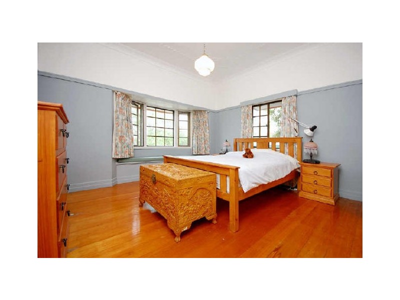 23 Thomson Street, Greenslopes QLD 4120