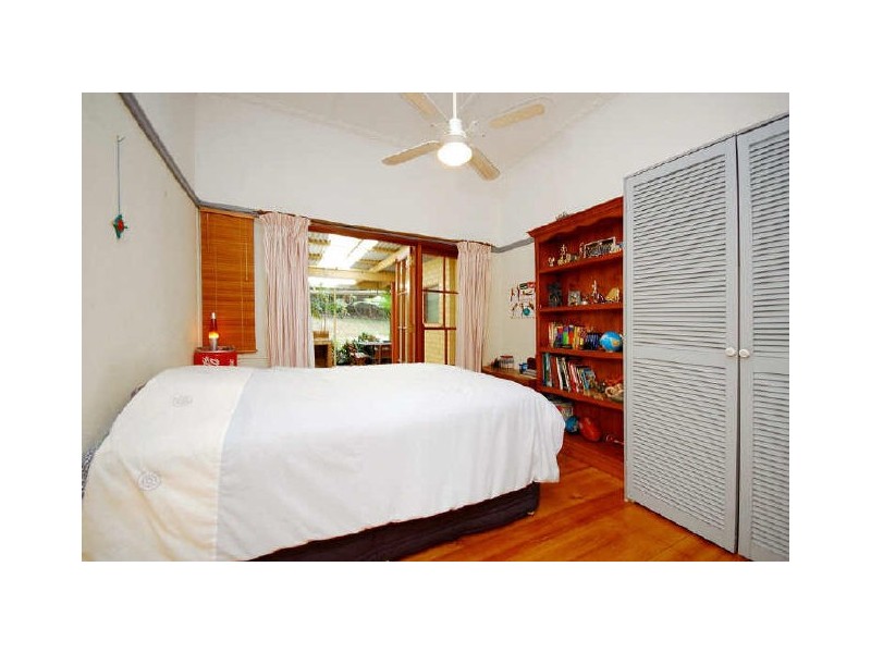 23 Thomson Street, Greenslopes QLD 4120