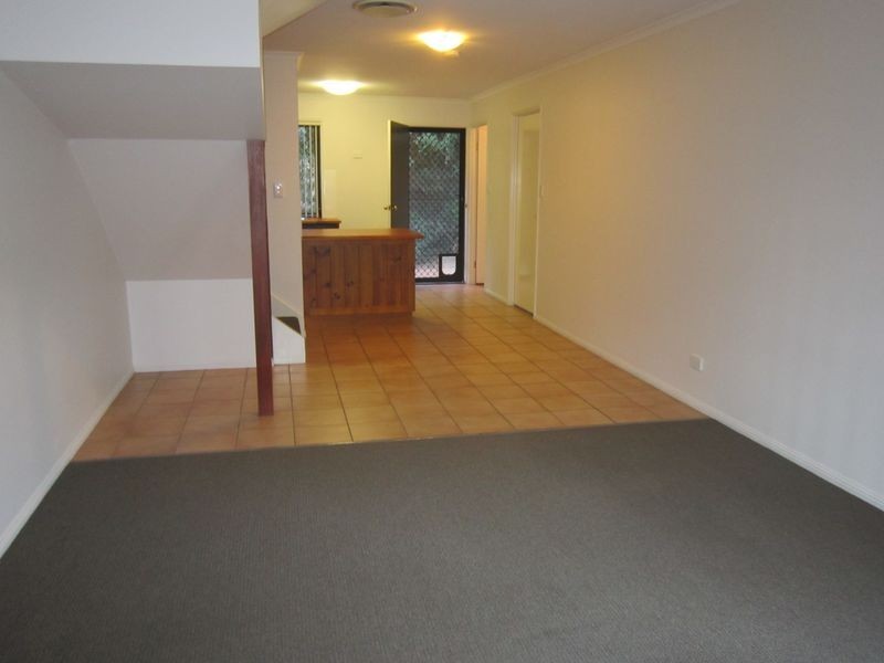 2/7 Curtis Street, Norman Park QLD 4170