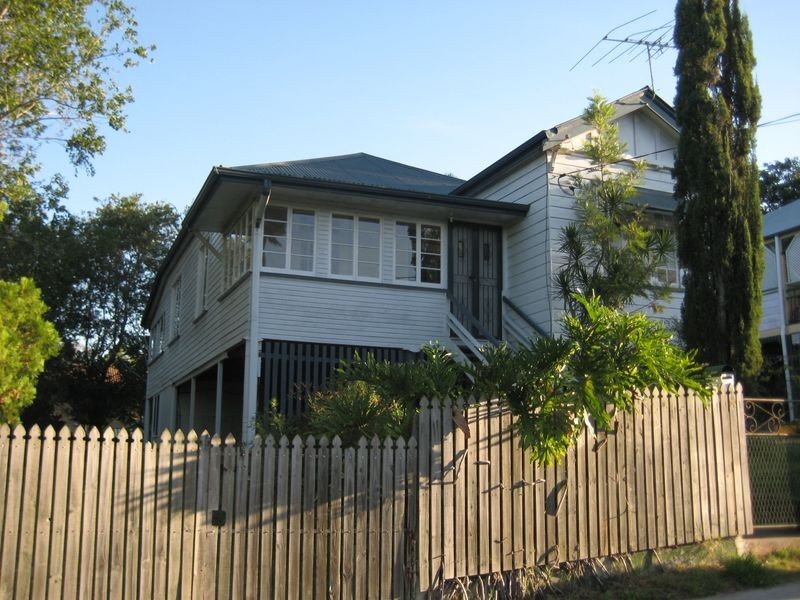 31 Lockhart Street, Woolloongabba QLD 4102