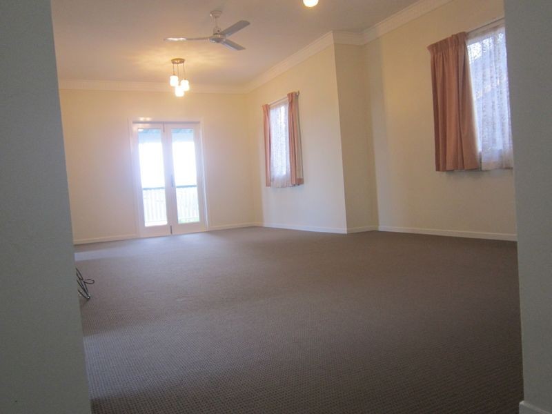 16 Nicholson Street, Greenslopes QLD 4120