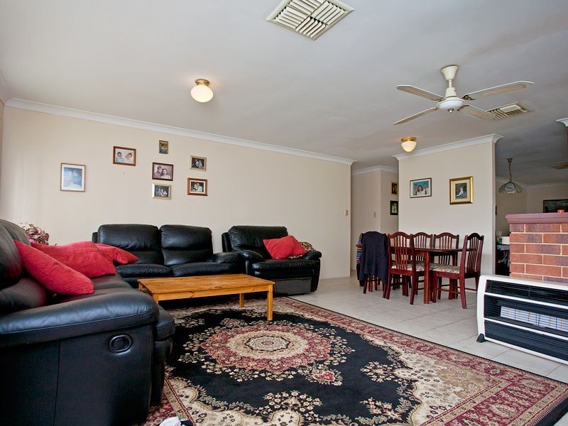 2 Cradle Close, Alexander Heights WA 6064