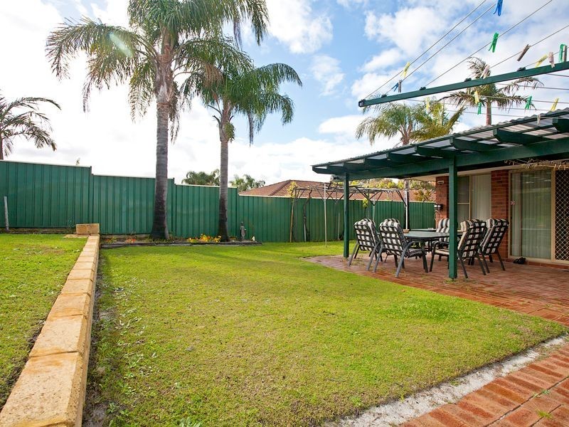 2 Cradle Close, Alexander Heights WA 6064