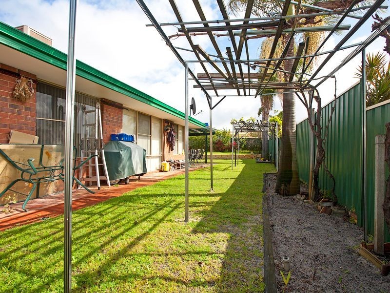 2 Cradle Close, Alexander Heights WA 6064