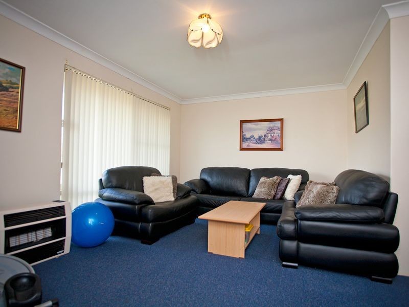 2 Cradle Close, Alexander Heights WA 6064