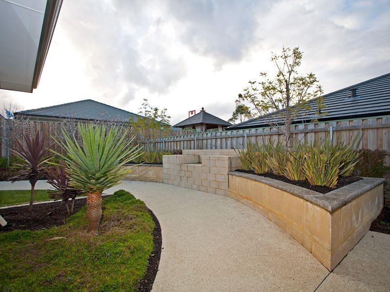 7 Ewens Pass, Ellenbrook WA 6069
