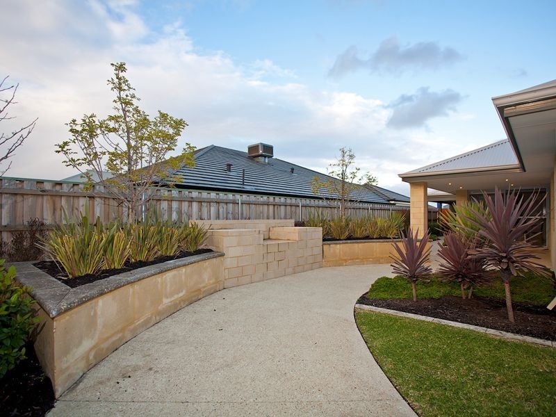 7 Ewens Pass, Ellenbrook WA 6069