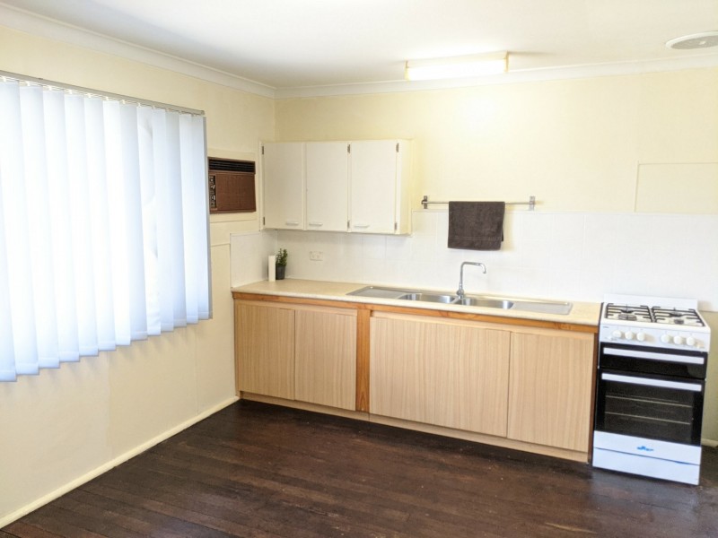 29 Montrose Ave, Girrawheen WA 6064