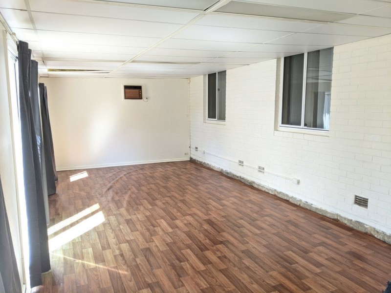 29 Montrose Ave, Girrawheen WA 6064