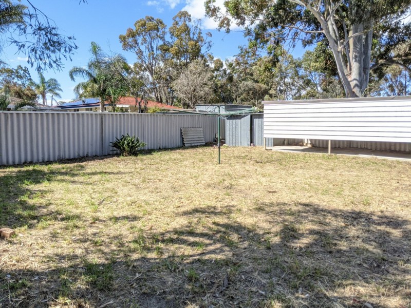 29 Montrose Ave, Girrawheen WA 6064