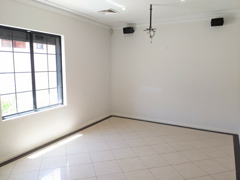 221B Flinders St, Yokine WA 6060