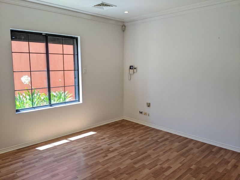 221B Flinders St, Yokine WA 6060