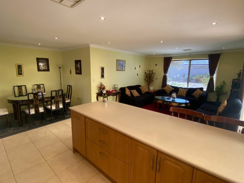 20 Peran St, Bennett Springs WA 6063