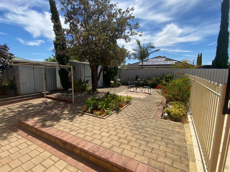 20 Peran St, Bennett Springs WA 6063