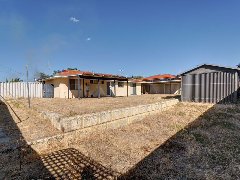 89 Amberton Avenue, Girrawheen WA 6064