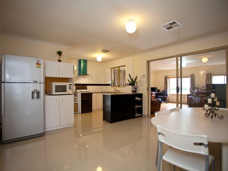 68 Hillcrest Road, Alexander Heights WA 6064