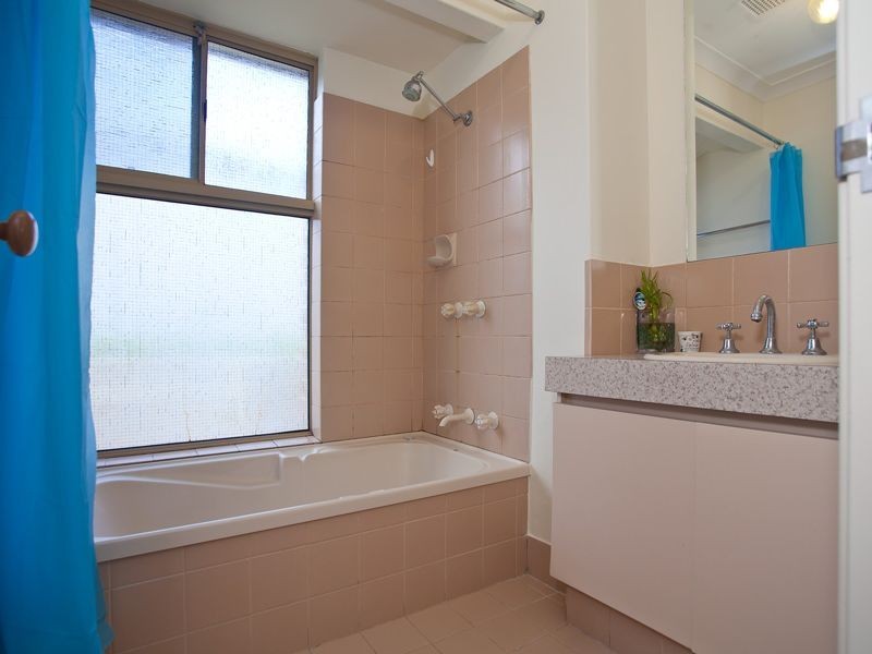 68 Hillcrest Road, Alexander Heights WA 6064