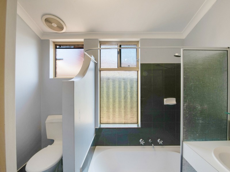 6 Speargrass Close, Alexander Heights WA 6064