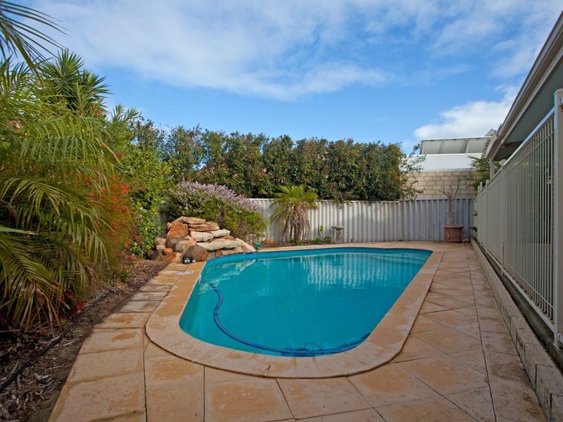 8 Porpoise Court, Coogee WA 6166